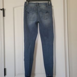 YMI Jeans. Mid Rise. Medium Wash. 5/27. JUNIORS.